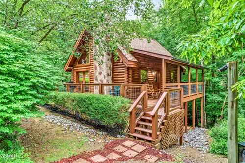 3003 Eagles Claw Way, Pigeon Forge, TN, 37863 | Card Image