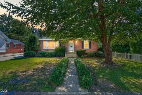807 W Carr St, Dunn, NC, 28334-3221 | Card Image