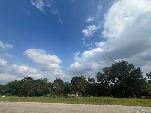 25 Vaquero Dr, Pipe Creek, TX, 78063 | Card Image
