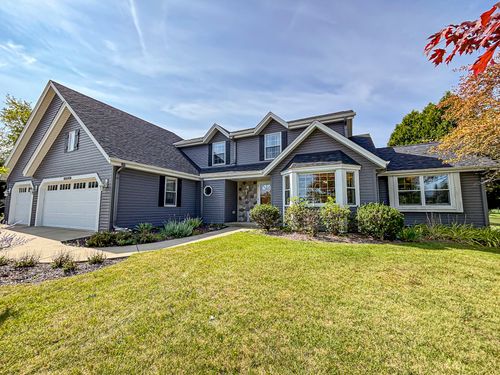 7523241 N Ridgeview Cir, Sussex, WI, 53089-2062 | Card Image