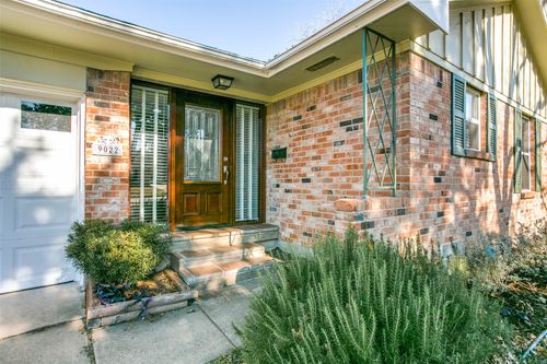 9022 Hackney Ln, Dallas, TX, 75238-3710 | Card Image