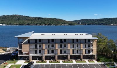 403 - 2699 Paddle Wheel Drive, Condo with 2 bedrooms, 1 bathrooms and null parking in Guntersville AL | Image 1