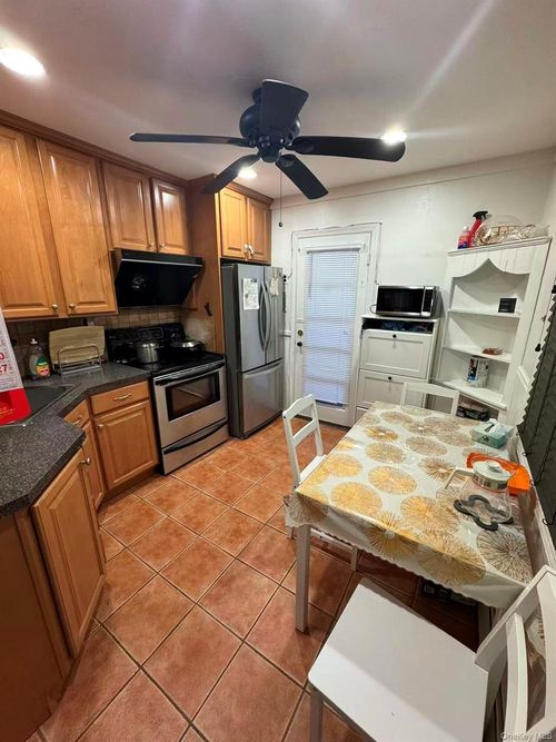 17 Cove Ln, Levittown, NY, 11756-4811 | Card Image