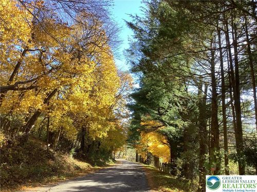 12 Lumber Ln, New Ringgold, PA, 17960-9046 | Card Image