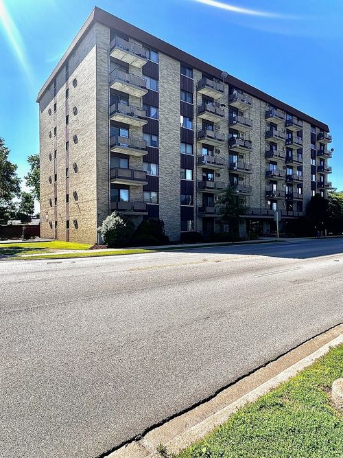 409-850 Des Plaines Ave, Forest Park, IL, 60130-2053 | Card Image