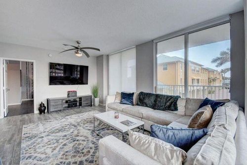 202-625 Casa Loma 202 Boulevard, Boynton Beach, FL, 33435 | Card Image
