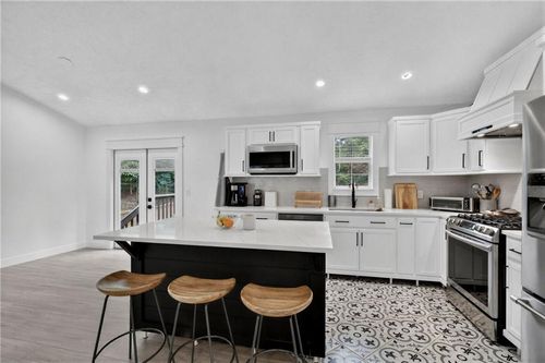 1042 Braddock Cir, Woodstock, GA, 30189-6118 | Card Image