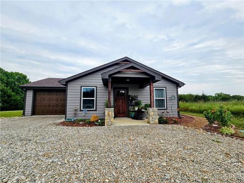 2 Illinois Dr, Linn Valley, KS, 66040-5495 | Card Image