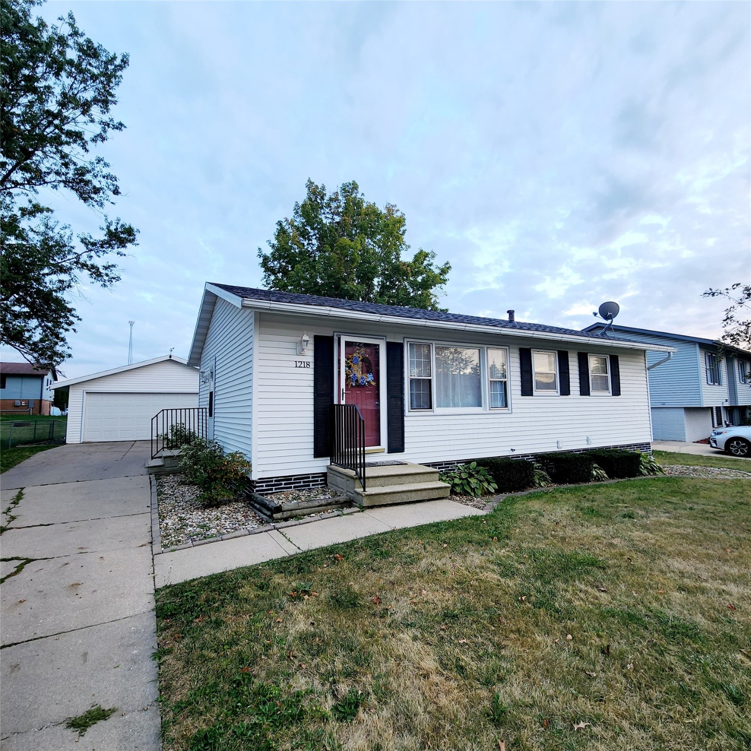 Larkfield Ct, Marshalltown, IA 50158