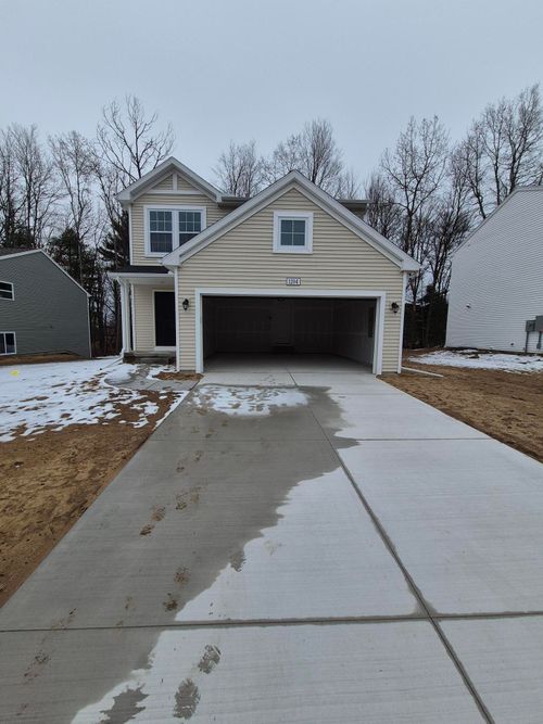 1204 Cedarwood Dr, Greenville, MI, 48838-2635 | Card Image
