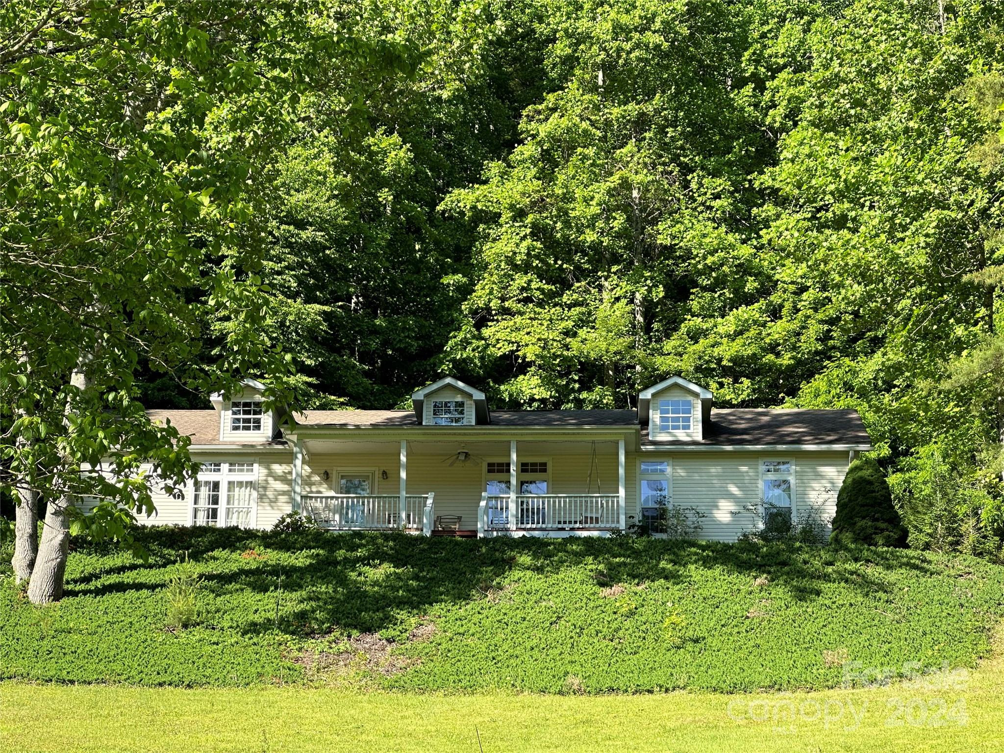 Hamburg Rd, Bakersville, NC 28705