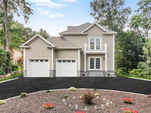 1 Kewanee Rd, New Rochelle, NY, 10804-1323 | Card Image