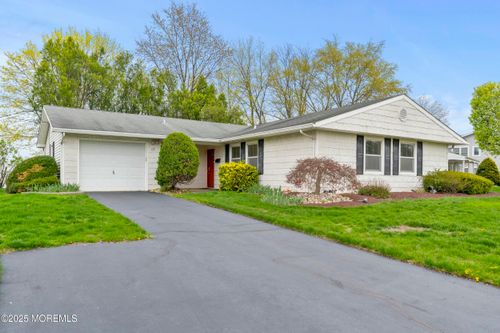 19 Ivanhoe Ln, Matawan, NJ, 07747-1514 | Card Image
