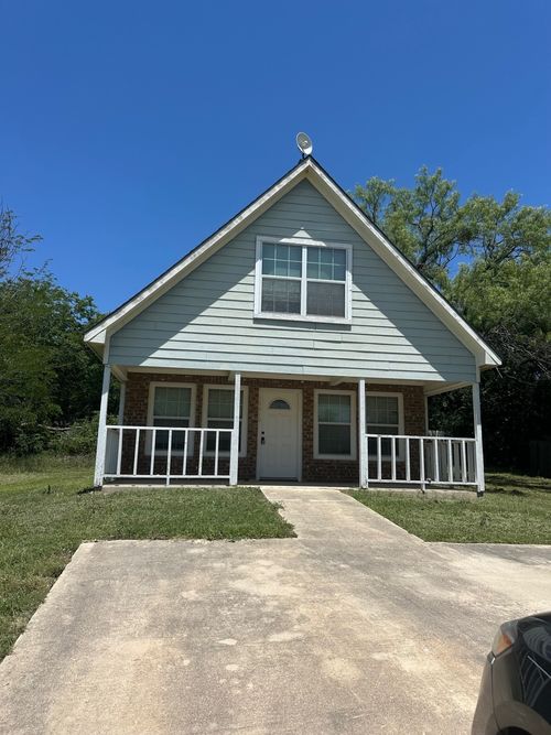 10910 Shady Oaks Dr, Runaway Bay, TX, 76426-8424 | Card Image