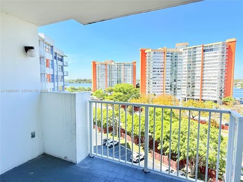 804e-1300 Ne Miami Gardens Dr, Miami, FL, 33179 | Card Image