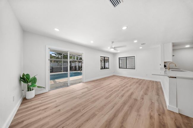 948 Canal Cir, House other with 3 bedrooms, 2 bathrooms and null parking in Sebastian FL | Image 6