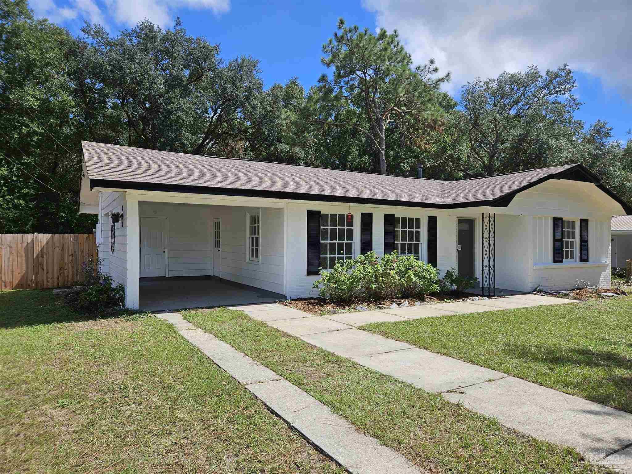 Hickory St, Milton, FL 32570