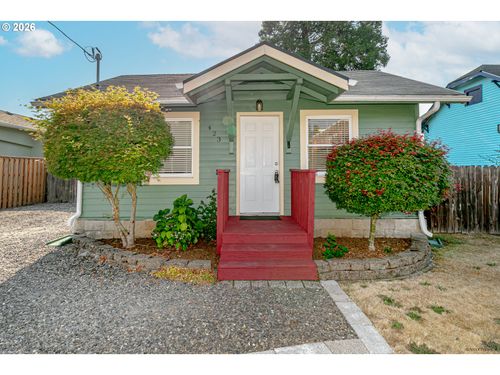 423 Ne Main St, Estacada, OR, 97023 | Card Image