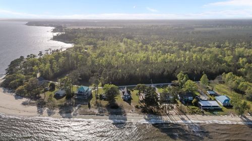 357 Wiggins Point Rd, Oriental, NC, 28571-9251 | Card Image