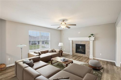 1004 Nw High View Dr, Grain Valley, MO, 64029-7736 | Card Image