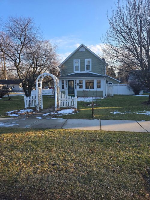 225 Jefferson Ave, Chesterton, IN, 46304-3261 | Card Image