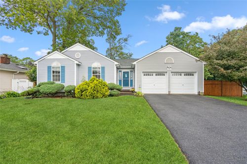 482 Bayport Ave, Bayport, NY, 11705-1427 | Card Image