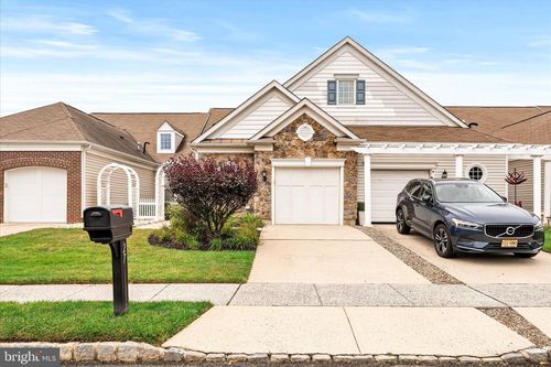 27 Dove Ct, HAMILTON, NJ, 08690-2465 | Card Image