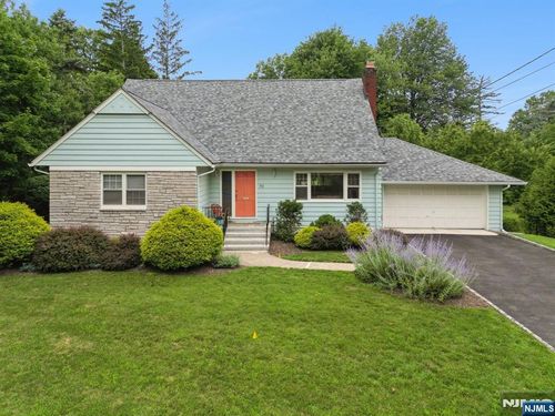 70 Kingwood Dr, Little Falls, NJ, 07424-2412 | Card Image