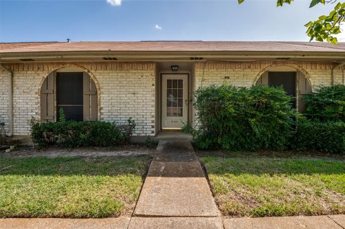 5-3 W Mountain Creek Dr, Grand Prairie, TX, 75052-6214 | Card Image