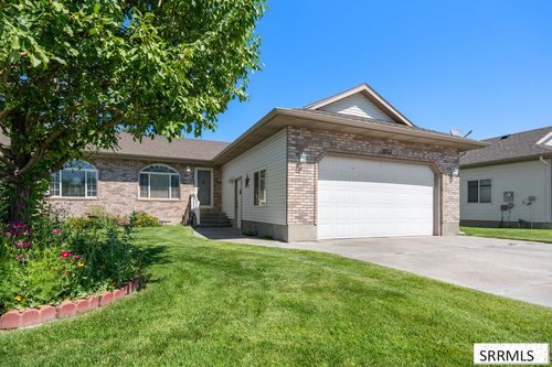 3737 Silverwood Cir, Ammon, ID, 83406-4670 | Card Image