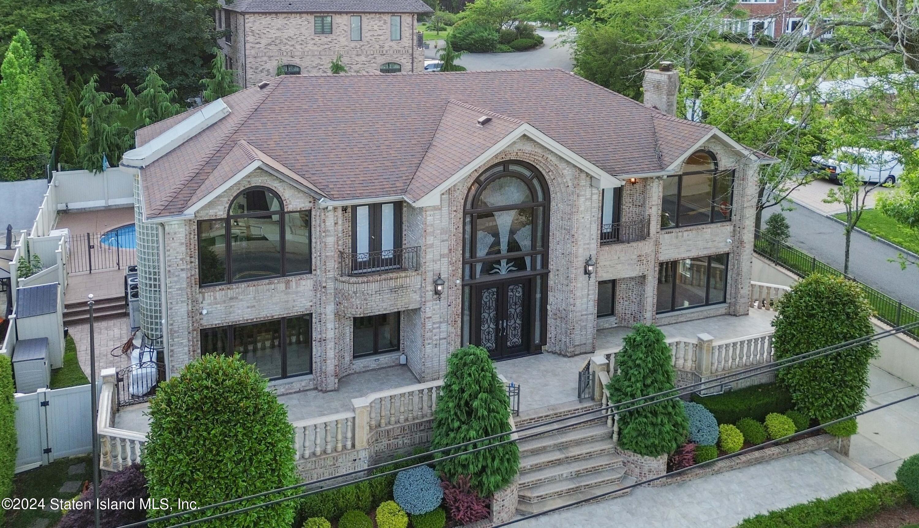 Howard Ave, Staten Island, NY 10301