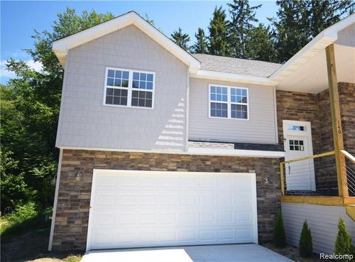 230 Whispering Pines Dr, Fenton, MI, 48430-5302 | Card Image