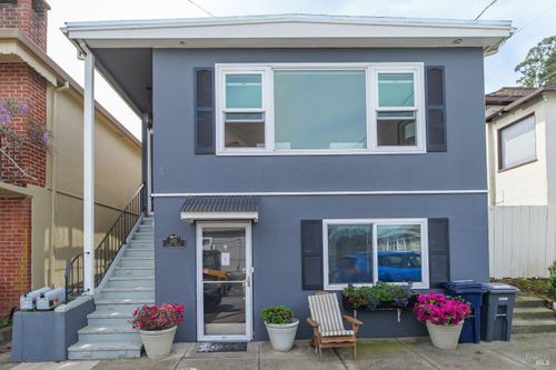 105 Pearl St, Sausalito, CA, 94965-1718 | Card Image