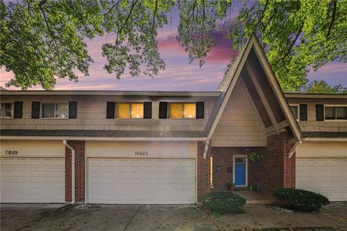 10423 Ash St, Overland Park, KS, 66207-3911 | Card Image