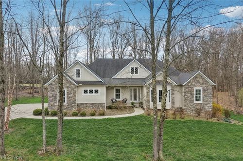 380 Crown Ridge Dr, Cuyahoga Falls, OH, 44223-2976 | Card Image