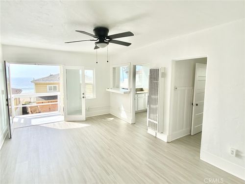 b-4209 The Strand, Manhattan Beach, CA, 90266-3055 | Card Image