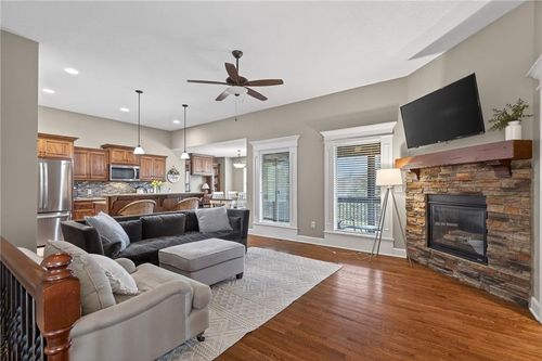 18302 W 194th Ter, Spring Hill, KS, 66083-8467 | Card Image