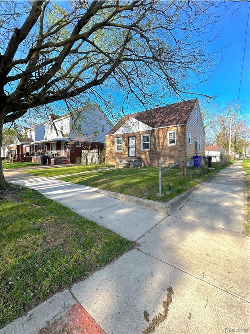20115 Pelkey St, Detroit, MI, 48205-1100 | Card Image