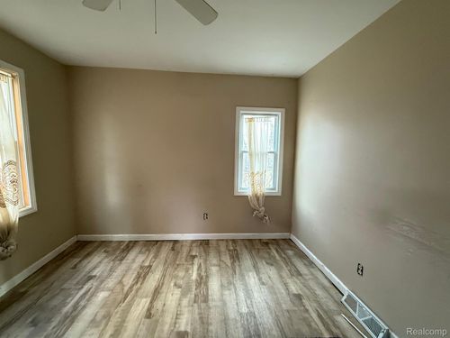 38 E Sheffield Ave, Pontiac, MI, 48340-1963 | Card Image