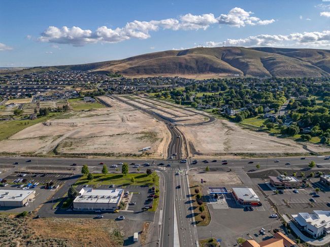 2323 Lariat Ln, Home with 4 bedrooms, 3 bathrooms and null parking in Richland WA | Image 9