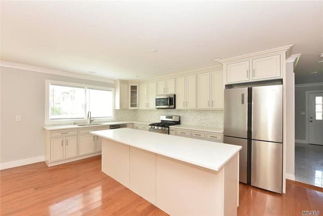 10 Dunes Ln, Home with 4 bedrooms, 4 bathrooms and null parking in Port Washington NY | Image 4
