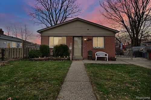 25530 Cole St, Roseville, MI, 48066-3698 | Card Image