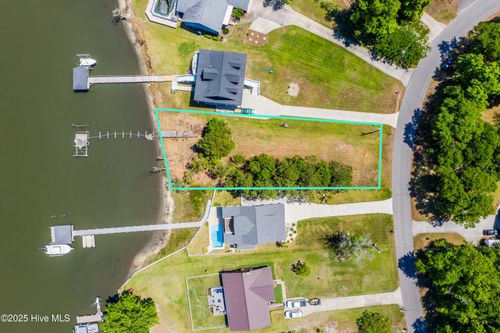 527 Chadwick Shores Dr, Sneads Ferry, NC, 28460-9205 | Card Image