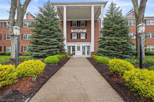 303-2885 Pease Dr, Rocky River, OH, 44116-3233 | Card Image