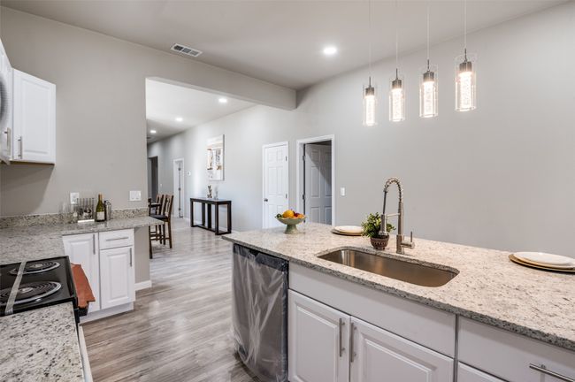 410 S Grand Ave, House other with 4 bedrooms, 3 bathrooms and null parking in Gainesville TX | Image 8