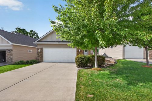 2707 Ridgeview Dr, Red Wing, MN, 55066-4235 | Card Image