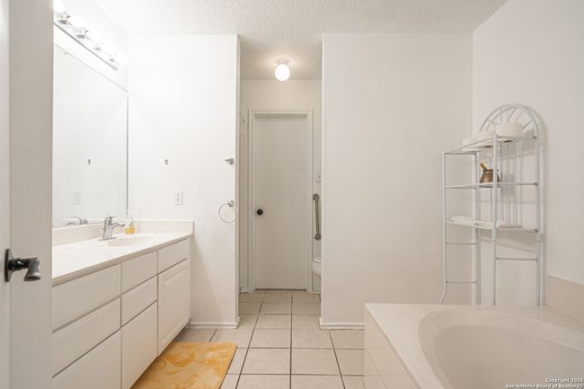 9907 Autumn Vly, House other with 4 bedrooms, 3 bathrooms and null parking in Converse TX | Image 22