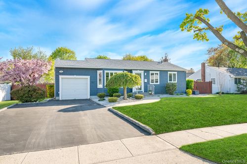 18 Byron Rd, Commack, NY, 11725-1342 | Card Image