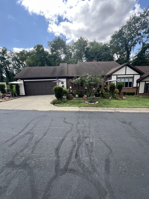 1433 Amesbury Ln, Newark, OH, 43055-1894 | Card Image