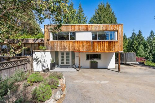 4697 Woodview Place, West Vancouver, BC, V7S2X2 | Card Image